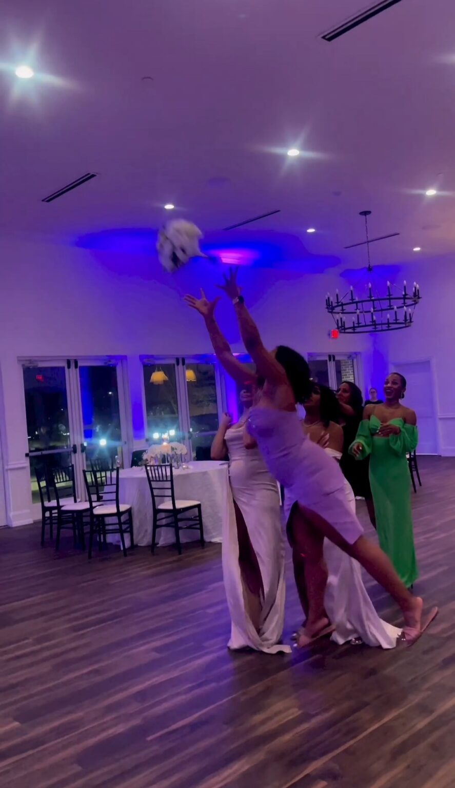How You Catch a Bouquet 101! You Will Love This Epic Bouquet Toss