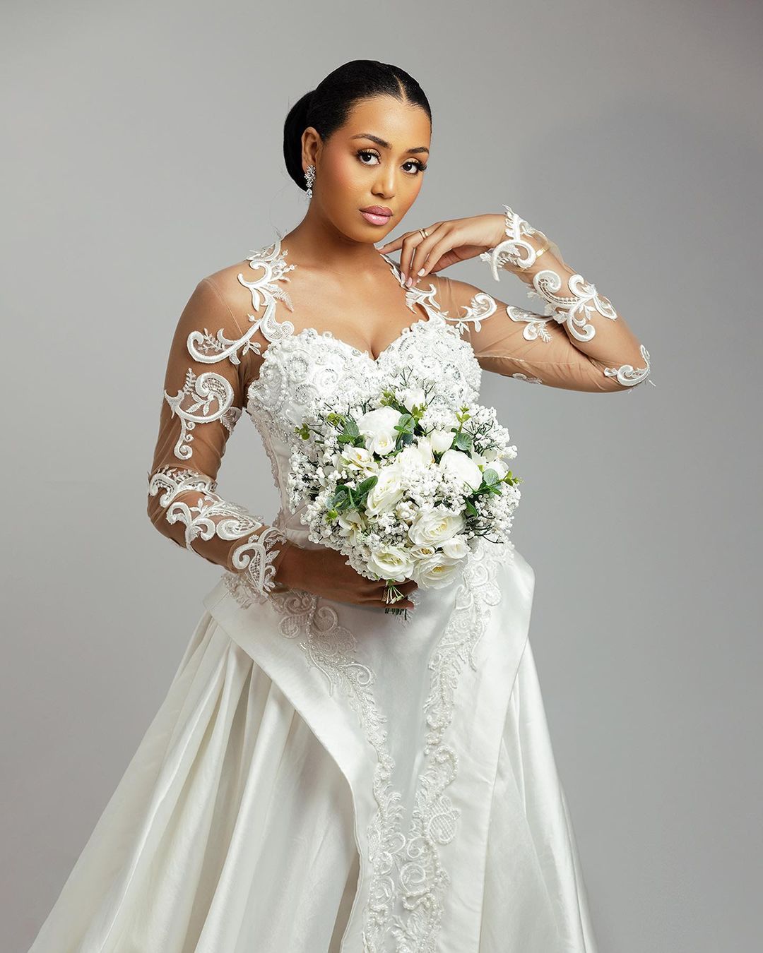 Bring That Ravishing Glow To Your White Wedding With This Beauty Look!